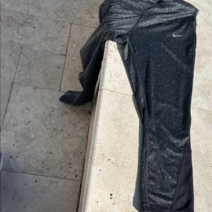 Nike Dri-FIT Black & Gray Patterned Leggings – Women’s Medium